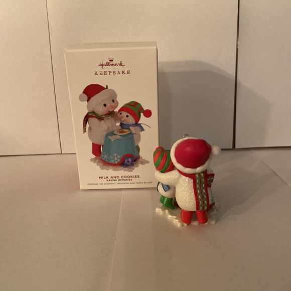 12th Making Memories MILK AND COOKIES 2019 Hallmark Ornament Snowman Cat - Picture 3 of 5